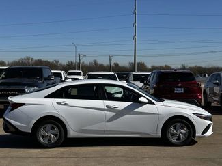 New 2026 Hyundai Elantra SE video 3