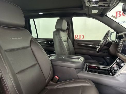 Used 2021 GMC Yukon XL Denali w/ Denali Premium Package image 16