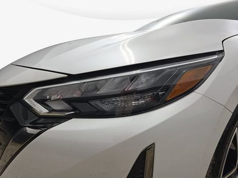 Used 2025 Nissan Sentra SR FWD image 32