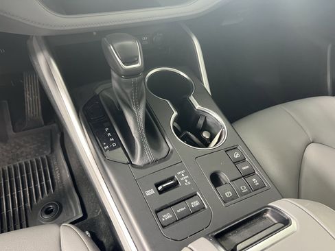 Used 2023 Toyota Highlander XLE image 20