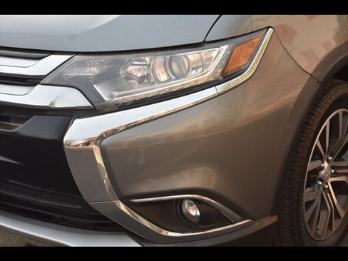 Used 2016 Mitsubishi Outlander SE FWD image 41