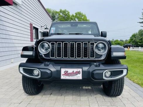 Used 2024 Jeep Wrangler Unlimited Sahara w/ Technology Group AWD/4WD image 3
