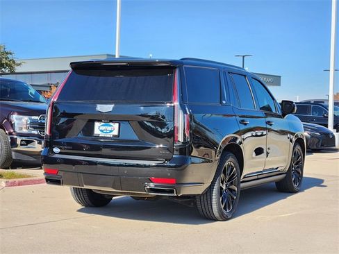 Used 2023 Cadillac Escalade Sport Platinum w/ LPO, ONYX Package image 4