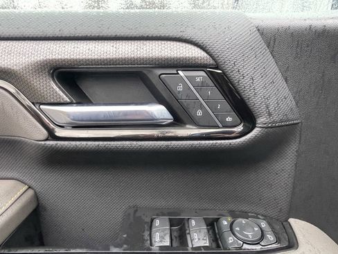 Used 2023 Chevrolet Silverado 1500 ZR2 w/ Technology Package image 31