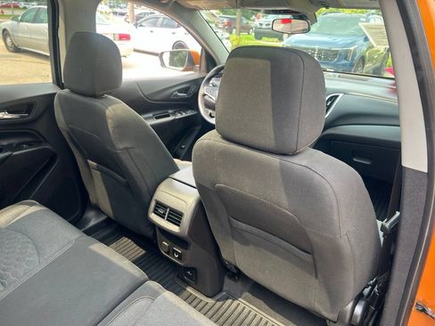 Used 2018 Chevrolet Equinox LT w/ Sun & Infotainment Package FWD image 16