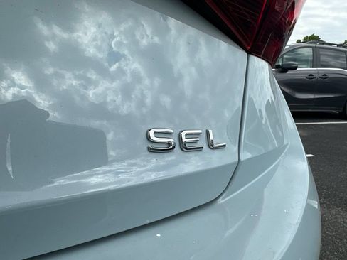 Used 2025 Volkswagen Jetta SEL FWD image 4