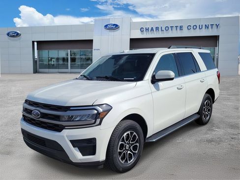 Used 2023 Ford Expedition XLT RWD image 2