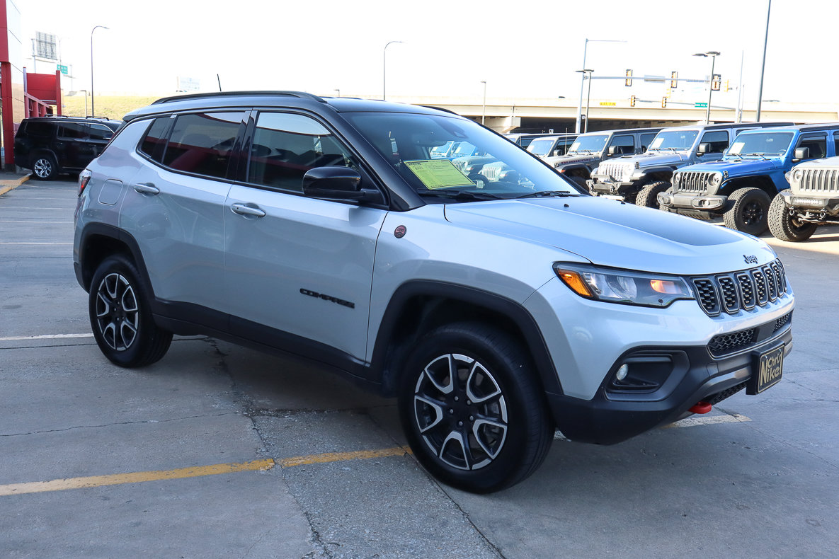 Used 2024 Jeep Compass Trailhawk AWD/4WD image 4