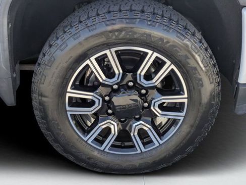 Used 2021 GMC Sierra 2500 AT4 w/ AT4 Preferred Package image 8