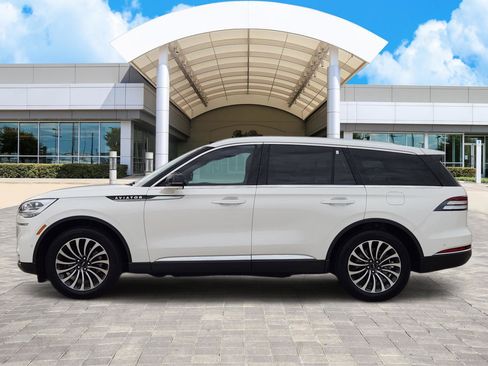 Used 2023 Lincoln Aviator Reserve w/ Equipment Group 201A image 3
