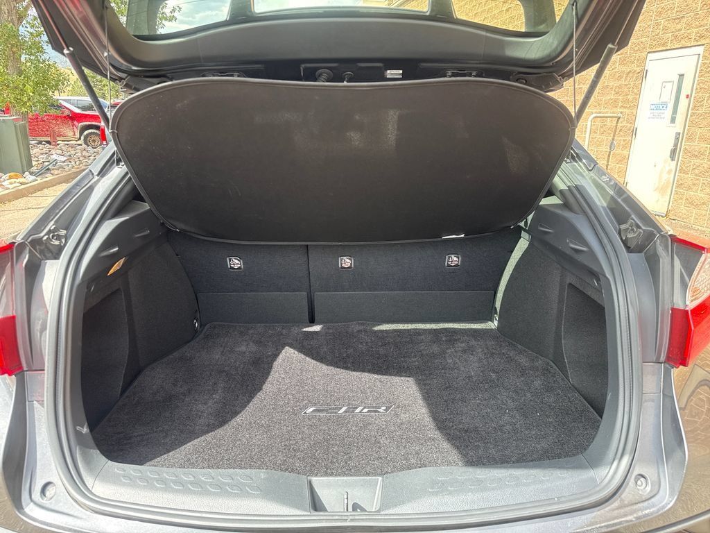 Used 2019 Toyota C-HR XLE FWD image 8