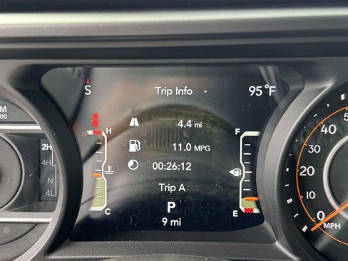 New 2025 Jeep Wrangler Unlimited Sahara w/ Technology Group AWD/4WD image 26