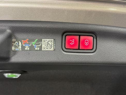 Used 2023 Mercedes-Benz C 43 AMG 4MATIC Sedan image 34