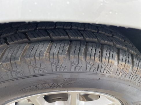Used 2024 Chrysler Pacifica Touring-L FWD image 26