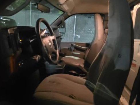 Used 2017 Chevrolet Express 3500 RWD image 3