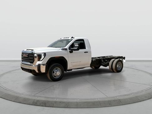 New 2026 GMC Sierra 3500 Pro RWD image 4