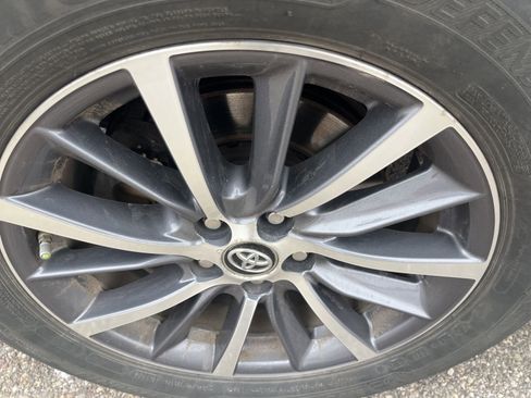 Used 2018 Toyota Highlander XLE image 17