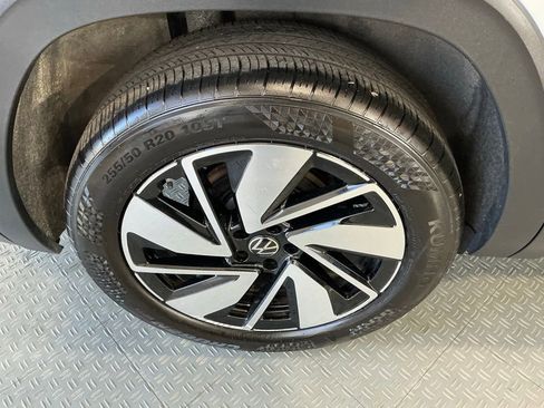 Used 2025 Volkswagen Atlas SE FWD image 66