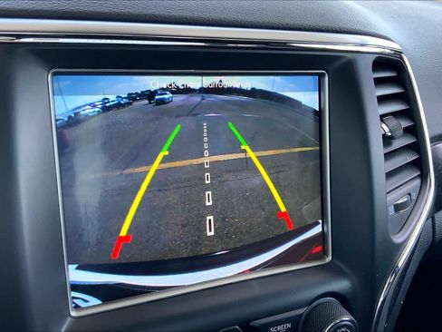 Used 2018 Jeep Grand Cherokee Altitude RWD image 25