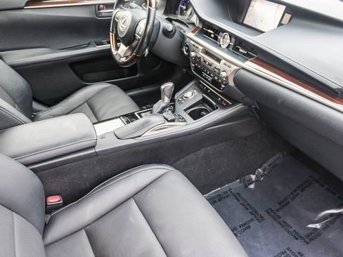 Used 2017 Lexus ES 300h image 17