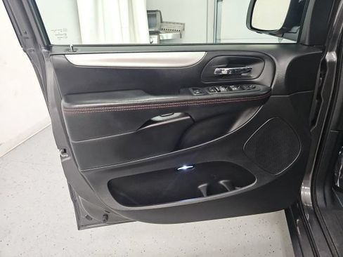 Used 2020 Dodge Grand Caravan GT FWD image 11