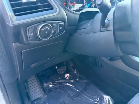 Used 2020 Ford Edge SE image 11