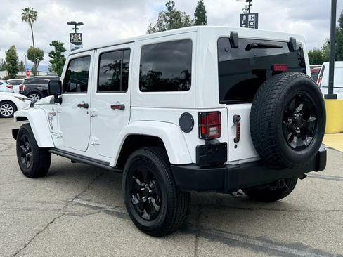 Used 2015 Jeep Wrangler Unlimited Sahara AWD/4WD image 7