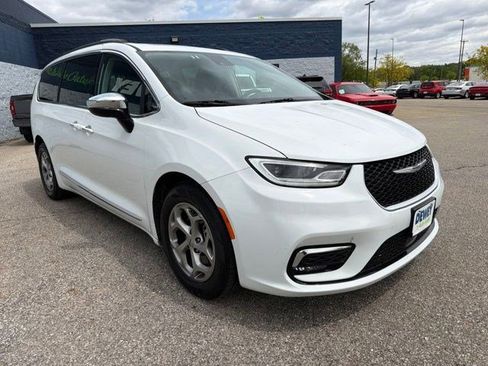 Used 2023 Chrysler Pacifica Limited FWD image 7