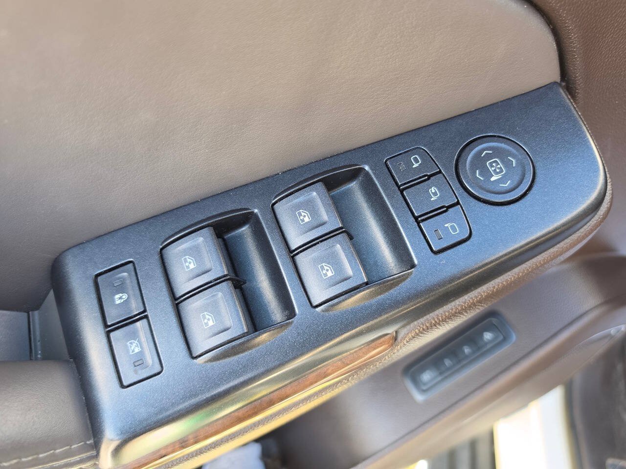 Used 2015 GMC Yukon Denali w/ Touring Package AWD/4WD image 43