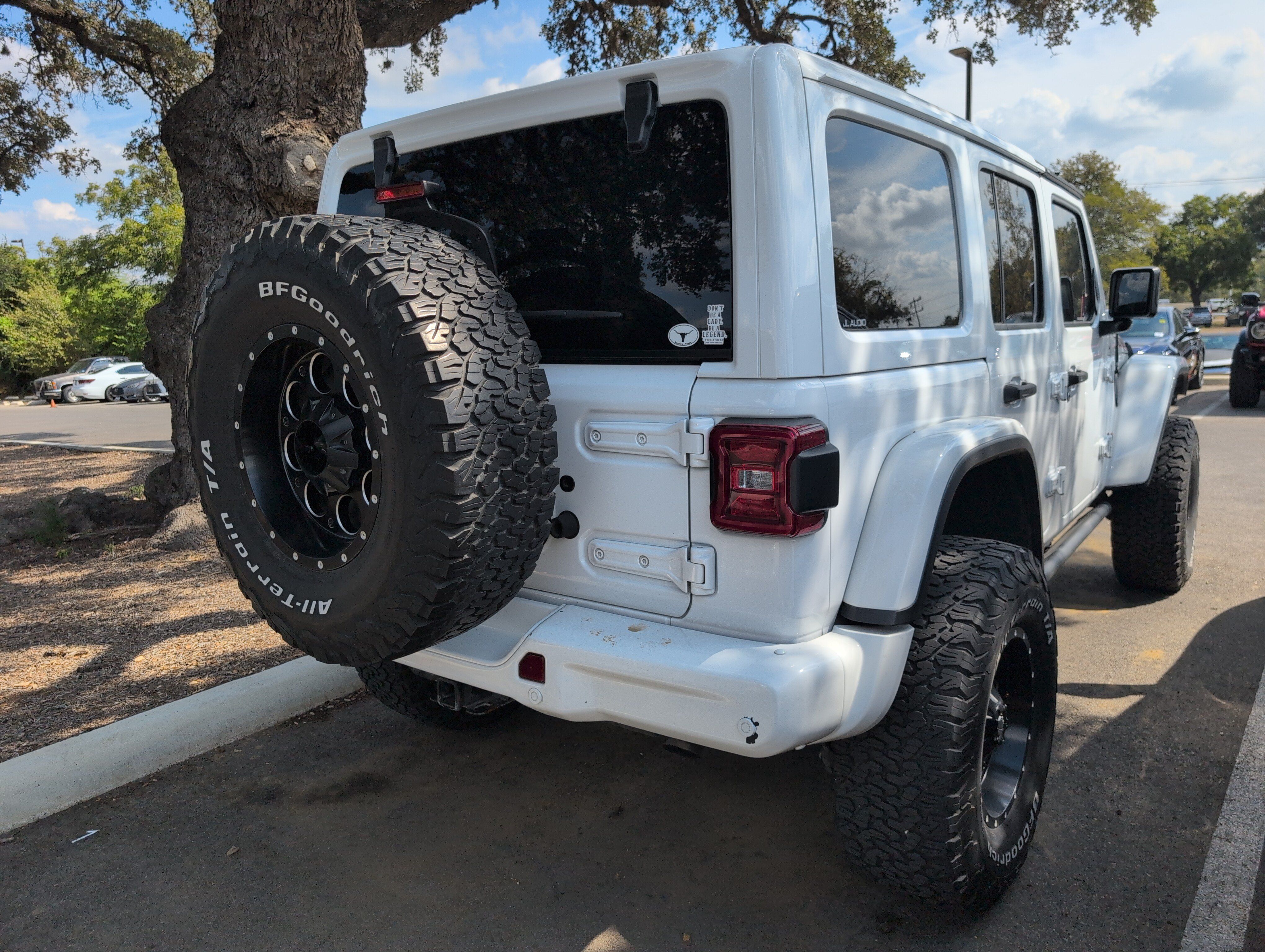 Used 2021 Jeep Wrangler Unlimited Rubicon AWD/4WD image 3