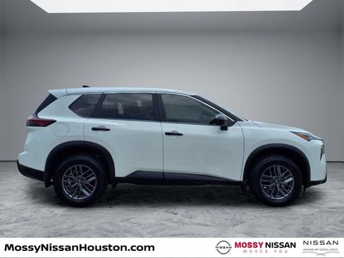 Used 2025 Nissan Rogue S FWD image 8