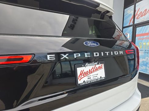 Used 2025 Ford Expedition Platinum AWD/4WD image 24