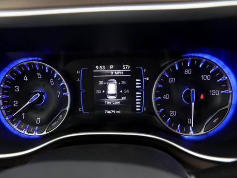 Used 2018 Chrysler Pacifica Touring Plus image 26