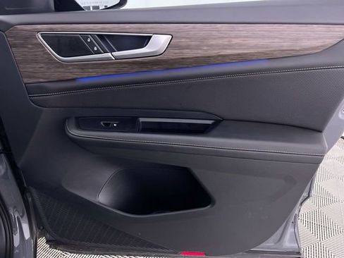 Used 2025 Volkswagen Atlas SEL image 31