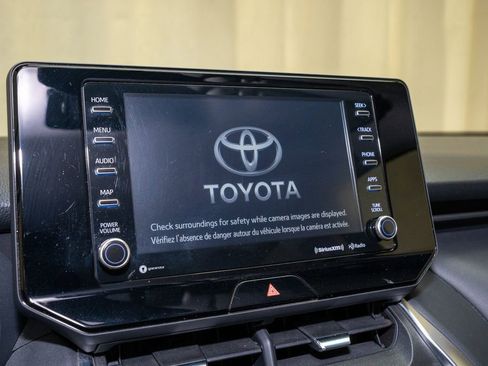 Used 2021 Toyota Venza LE image 12
