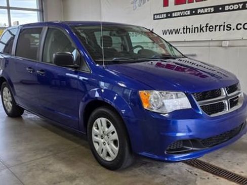 Used 2019 Dodge Grand Caravan SE w/ UConnect Hands-Free Group image 10
