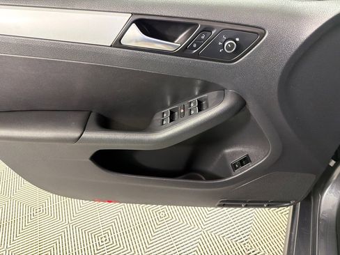 Used 2014 Volkswagen Jetta SE FWD image 9