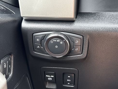 Used 2019 Ford F150 Lariat RWD image 18