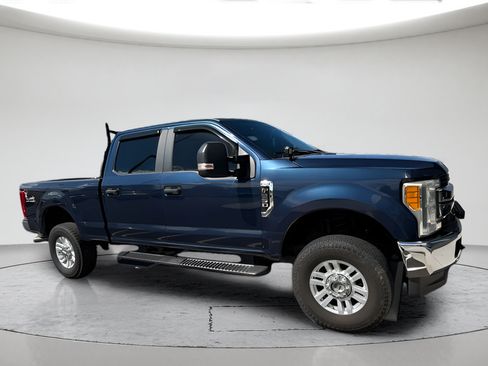 Used 2017 Ford F250 XL w/ STX Appearance Package AWD/4WD image 2