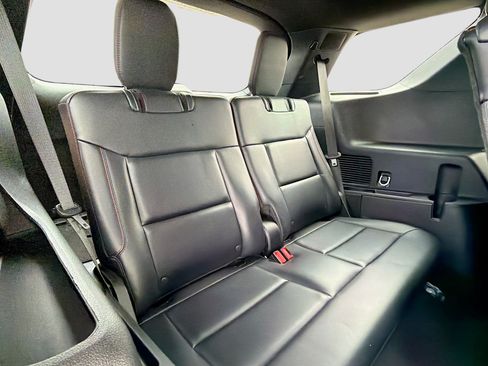 Used 2025 Ford Explorer ST-Line w/ ST-Line Street Pack image 21