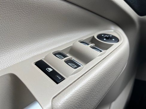 Used 2017 Ford Escape SE w/ Equipment Group 201A image 27