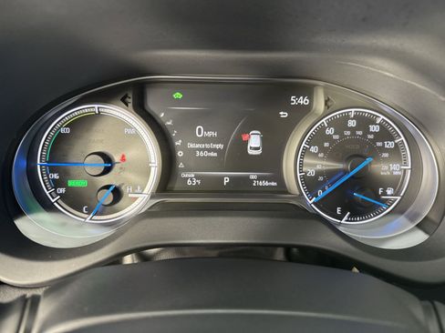 Used 2024 Toyota Venza LE image 16