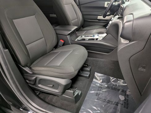 Used 2023 Ford Explorer XLT image 28