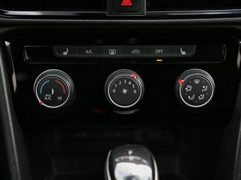 Used 2023 Volkswagen Taos SE image 22