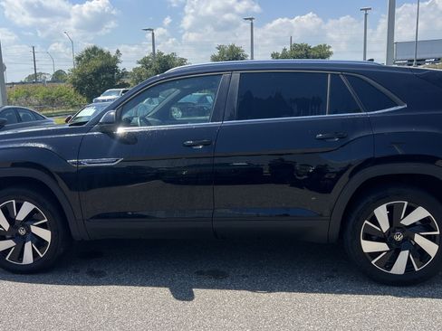 Used 2025 Volkswagen Atlas Cross Sport SE image 6