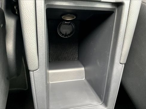 Certified 2025 Nissan Kicks SR FWD image 18