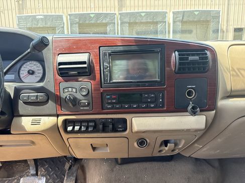 Used 2005 Ford F350 Lariat AWD/4WD image 17