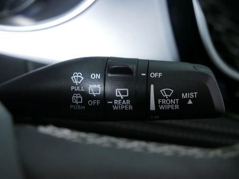 Used 2025 Chrysler Pacifica Limited FWD image 28
