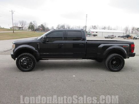Used 2021 Ford F450 Platinum w/ FX4 Off-Road Package image 3