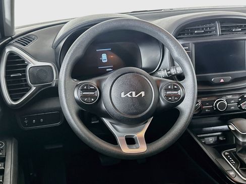 Used 2025 Kia Soul LX w/ LX Technology Package FWD image 18